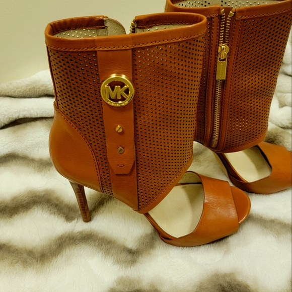 Open Toe Brown Bootie - Picture 4 of 4